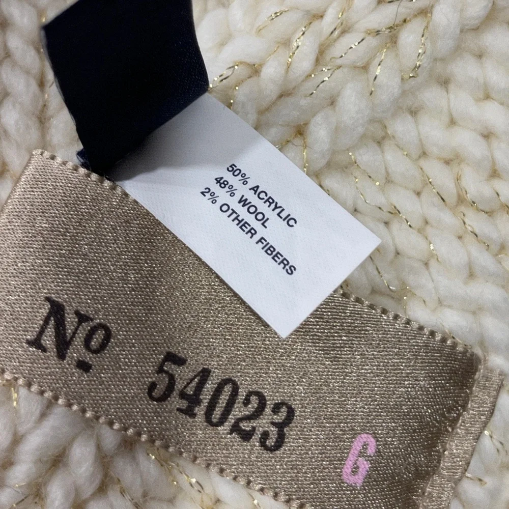 *NWOT GAP San Francisco California Women's Beige Knitted Scarf